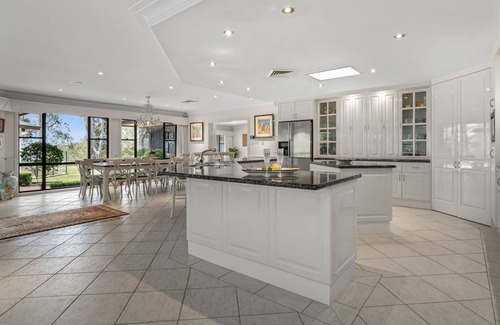 Morisset House | Slice of Heaven Family Retreat - Good Times at Wilderness Waters
