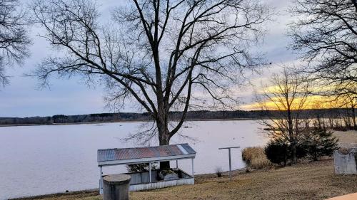 Gumberry House | Slice of Heaven on the Lake