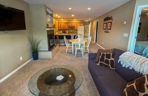 Gravois Mills House | Slice of Paradise- Ramp nearby/Secured boat/trailer parking for $15