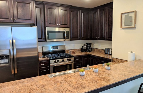 Moab South Valley House | Slickrock Shangri-La - Sleeps 8! Pet/bike friendly.