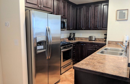 Moab South Valley House | Slickrock Shangri-La - Sleeps 8! Pet/bike friendly.