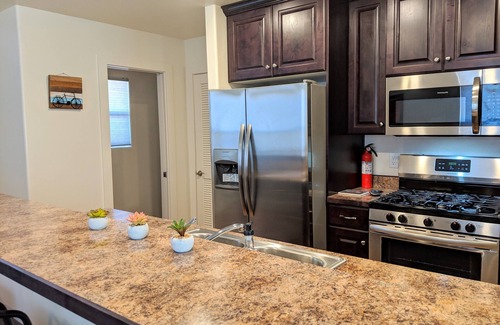 Moab South Valley House | Slickrock Shangri-La - Sleeps 8! Pet/bike friendly.