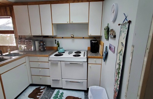 Anaconda Cabin | Slim's Hideaway - Cozy cabin with spectacular lake view