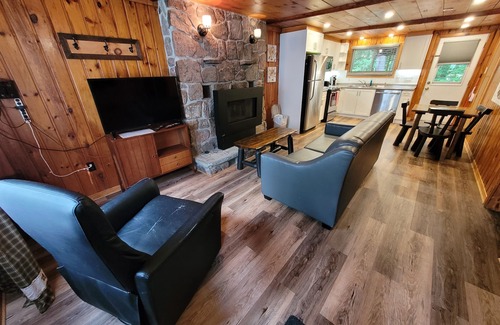Petawawa Cabin | Slipper Inn Cabin at Pine Ridge Park