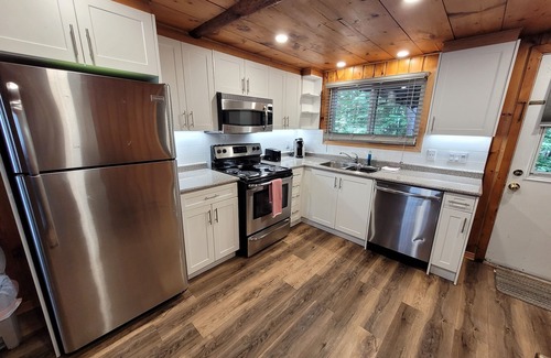 Petawawa Cabin | Slipper Inn Cabin at Pine Ridge Park