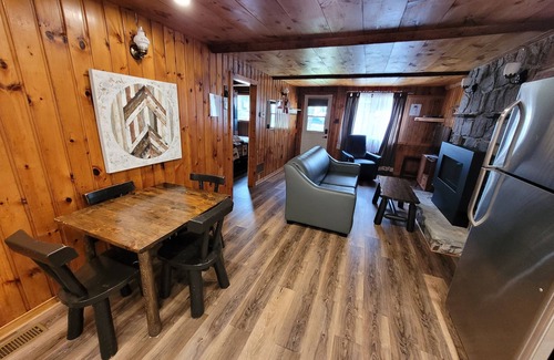Petawawa Cabin | Slipper Inn Cabin at Pine Ridge Park