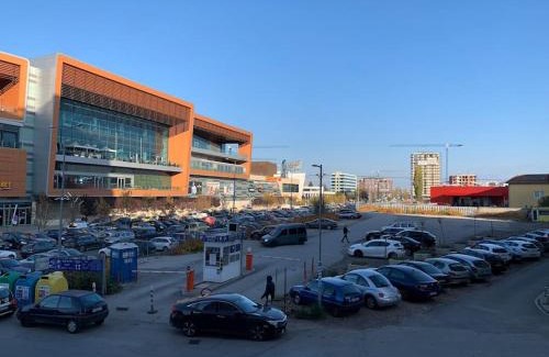 rayon Triaditsa Apartment | Sliver city next to paradise mall and metro