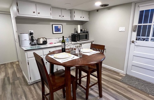 Sloan Lake Apartment | Sloan’s Lake ★ King Bed ★ Off-Street Parking ★ Private Entrance ★ Near Stadium