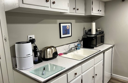 Sloan Lake Apartment | Sloan’s Lake ★ King Bed ★ Off-Street Parking ★ Private Entrance ★ Near Stadium