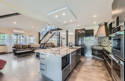 Lakewood House | Sloans Lake I Edgewater I Pool I Mansion