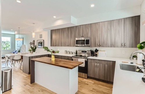 West Colfax House | Sloans Lake + Light Rail I Pet Friendly I Colfax