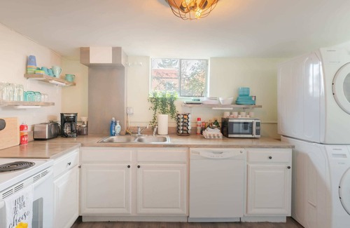 Sloan Lake Apartment | Sloans Lake! Walk to eateries/bars! Free parking!