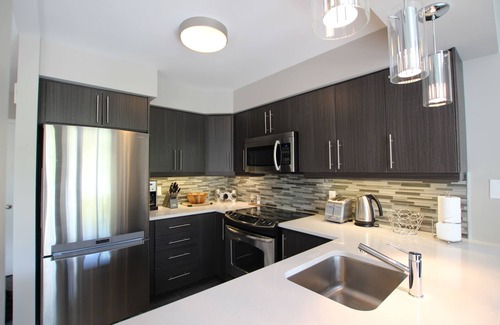 The Blue Mountains Condo | Slope Side Chalet Style Townhome, Very Clean. Free Night Stay.