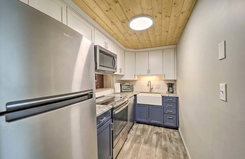 Sugar Mountain Condo | Slope-side. Near Grandfather mt, vineyards, golfing & fishing