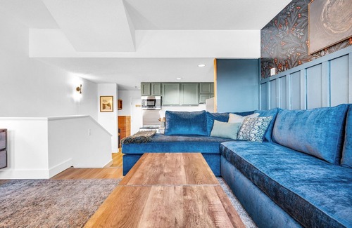 Sunday River Area Condo | Slope Side Retreat! HotTub| Sauna| Pool! Sleeps 6