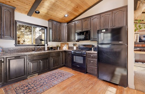 Upper Moonridge Cabin | Slope View Chalet- Games- Hot Tub- Central Moonridge