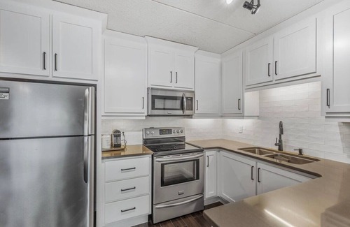 The Blue Mountains Condo | Slope View Chalet - Walk to the Village/Patio