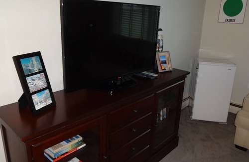 Londonderry Condo | Slopeside 2BR 2BTH Condo at Magic Mountain