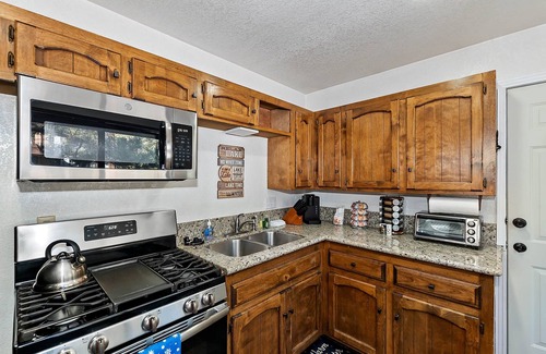 Summit Estates Apartment | Slopeside Cabin A - Walk to Lifts | Parking