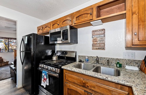 Summit Estates Apartment | Slopeside Cabin A - Walk to Lifts | Parking