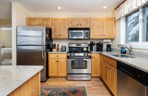 Central Vermont- Killington House | SlopeSide Chalet - Pool, Grill, Hot tub, Views