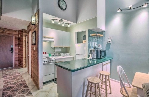 Wintergreen Condo | Slopeside Condo w/Balcony & Ski Hill Views!