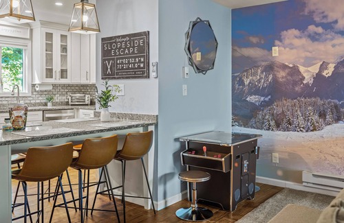 Tannersville House | Slopeside Escape by AvantStay | Walk to Ski Lifts | Arcade Games + Shuffleboard