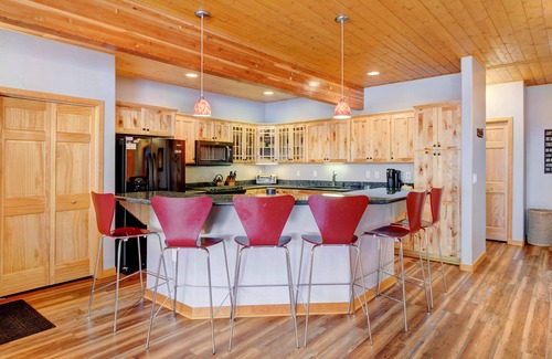 Old Town House | Slopeside Luxury Chalet 113 D I Hot Tub I Great Views I Best Price I Discounted Attractions