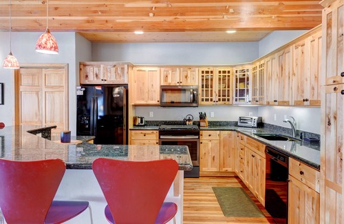 Old Town House | Slopeside Luxury Chalet 113 D I Hot Tub I Great Views I Best Price I Discounted Attractions