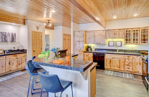 Old Town House | Slopeside Luxury Condo 97 A I Hot Tub I Great Views I Best Price I Discounted Attractions