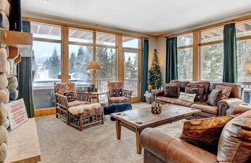 Old Town House | Slopeside Luxury Villa 2 / Hot Tub / Great Views / Best Price - $500 FREE Activities Daily