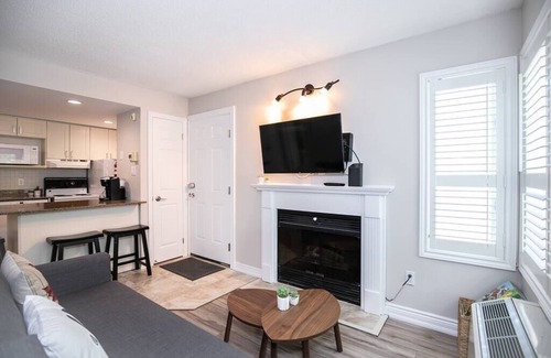 Craigleith Condo | Slopeside Sanctuary - Ski in/Ski out
