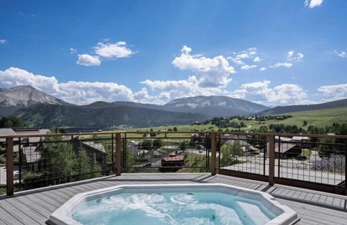 Crested Butte Condo | Slopeside Serenity: Hot Tub, Fireplace, Mountain Views—Walk or Shuttle to Lift