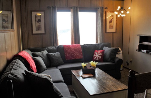Snowshoe Condo | Slopeside ski in/out 1 bedroom condo with parking on site!
