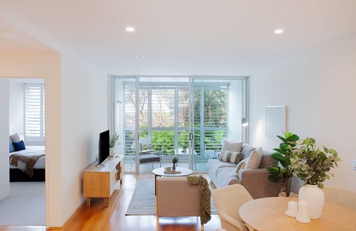 Bondi Apartment | Slow Beam, Bondi Beach Isyd