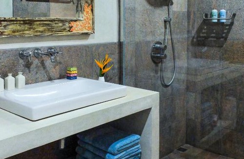 Tangalle Bed & Breakfast | SLOW - Villa & Café