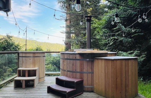 Halfmoon Bay Cottage | #Slowtravel~wood-fired hot tub, cold plunge, forest-bathing, earthing, beach