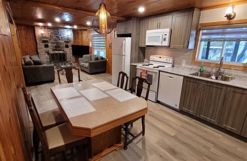 Petawawa Cabin | Slumber Inn at Pine Ridge Park