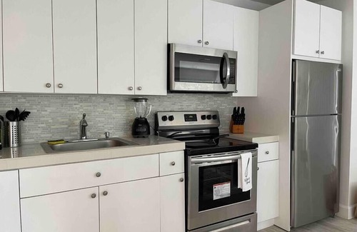 South Miami House | SM La Blanca Cheerful 1 Bedroom and Patio