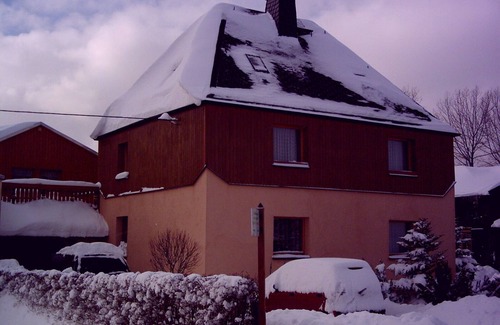 Bermsgrun Apartment | "Small but nice" apartment with balcony room - near Waldbühne for 2 - 4 people
