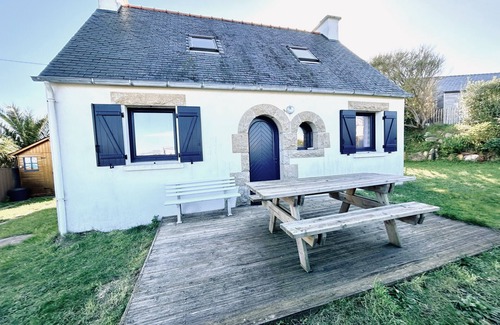 Plouneour-Brignogan-Plages House | Small artists' house 200m from the sea