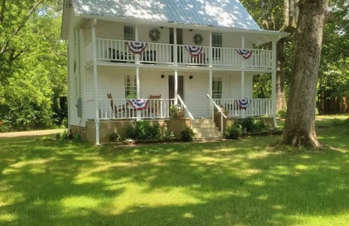 Demorest House | Small 1897 Farm House, super cozy on two acresn