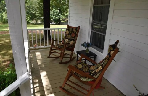 Demorest House | Small 1897 Farm House, super cozy on two acresn