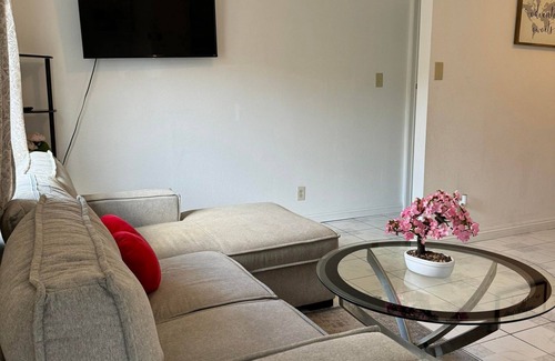 Midway City House | Small 2 Bedroom House Near Disney