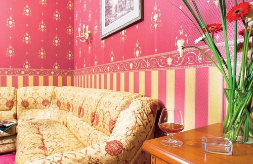 Haskovo Apartment | Small APARTMENT for TWO close to Virgin Mary Statue