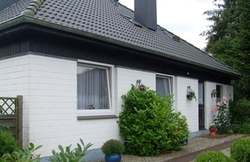 Wallsbull Apartment | Small apartment upstairs, 1 bedroom - Späth, Irene
