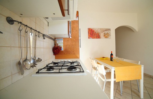 Torre Mozza Apartment | Small apartment with 3 places on the ground floor (Aphrodite) and 100 m from the beach
