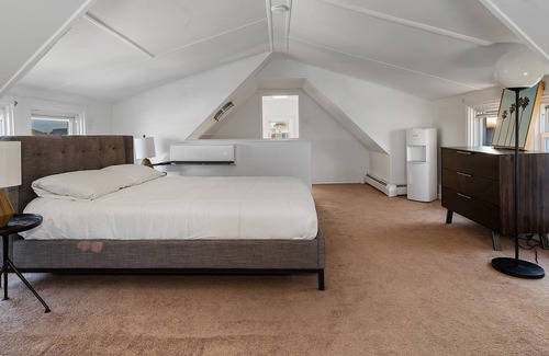 Ventnor City Apartment | Small Beach Style 1BR with Sunny Deck