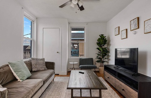 Ventnor City Apartment | Small Beach Style 1BR with Sunny Deck