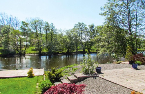 Sokndal Apartment | Small, beautiful holiday apartment 50 metres from the river Sokno.